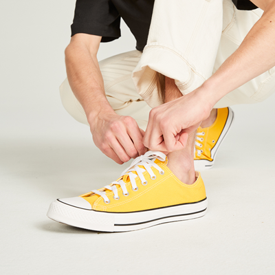 have på lounge Ekstrem Converse Chuck Taylor All Star Lo Sneaker - Lemon Chrome | Journeys