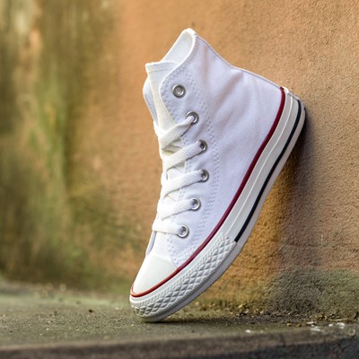 junior white converse