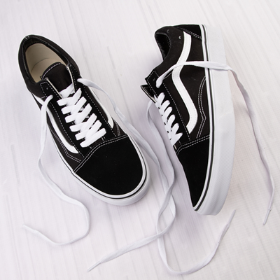 Vans Old Skool sneaker in black/burgundy