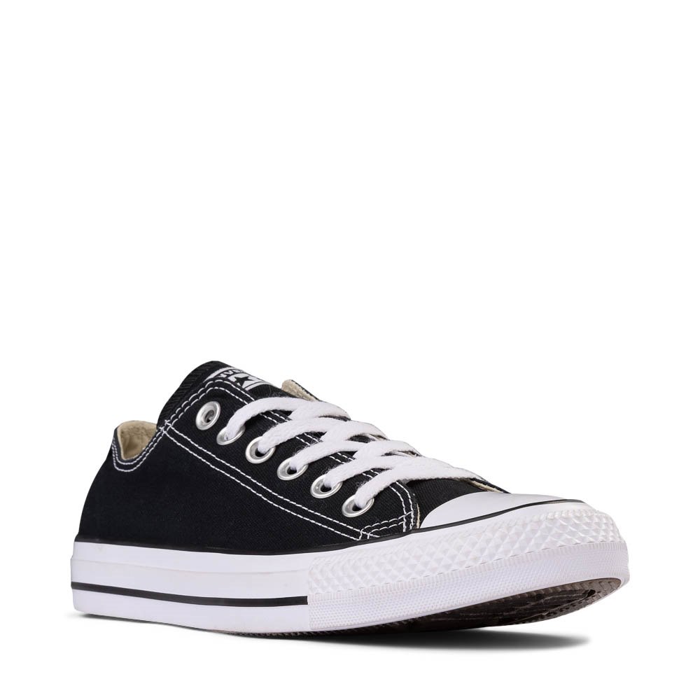 black converse tennis shoes