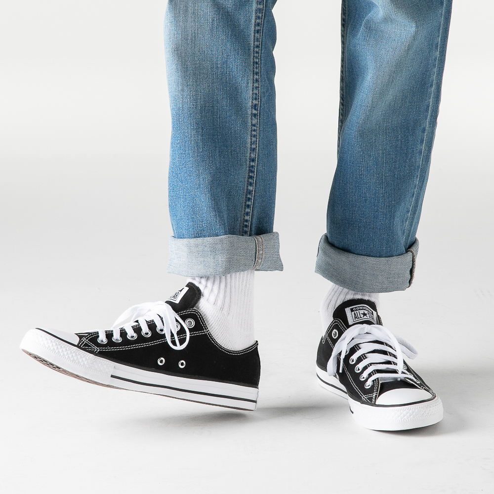 black converse with jeans