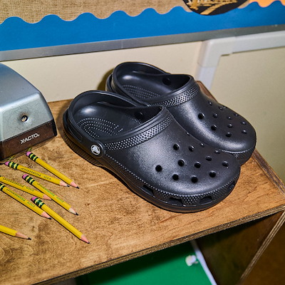 Crocs Classic Clog - Black | Journeys display picture 2