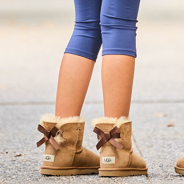 alternate view UGG&reg; Mini Bailey Bow II Boot - Little Kid / Big Kid - ChestnutALT1C