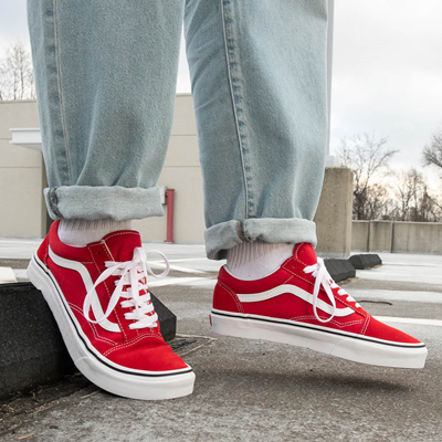 fotografering ignorere Tal højt Vans Old Skool Skate Shoe - Racing Red | Journeys