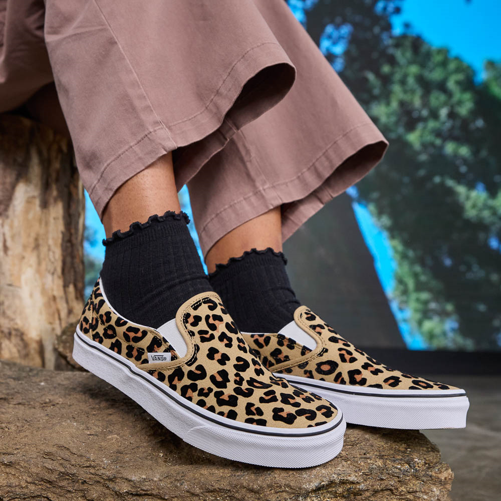 weduwnaar Ik heb een Engelse les heuvel Vans Slip-On Skate Shoe - Leopard | Journeys