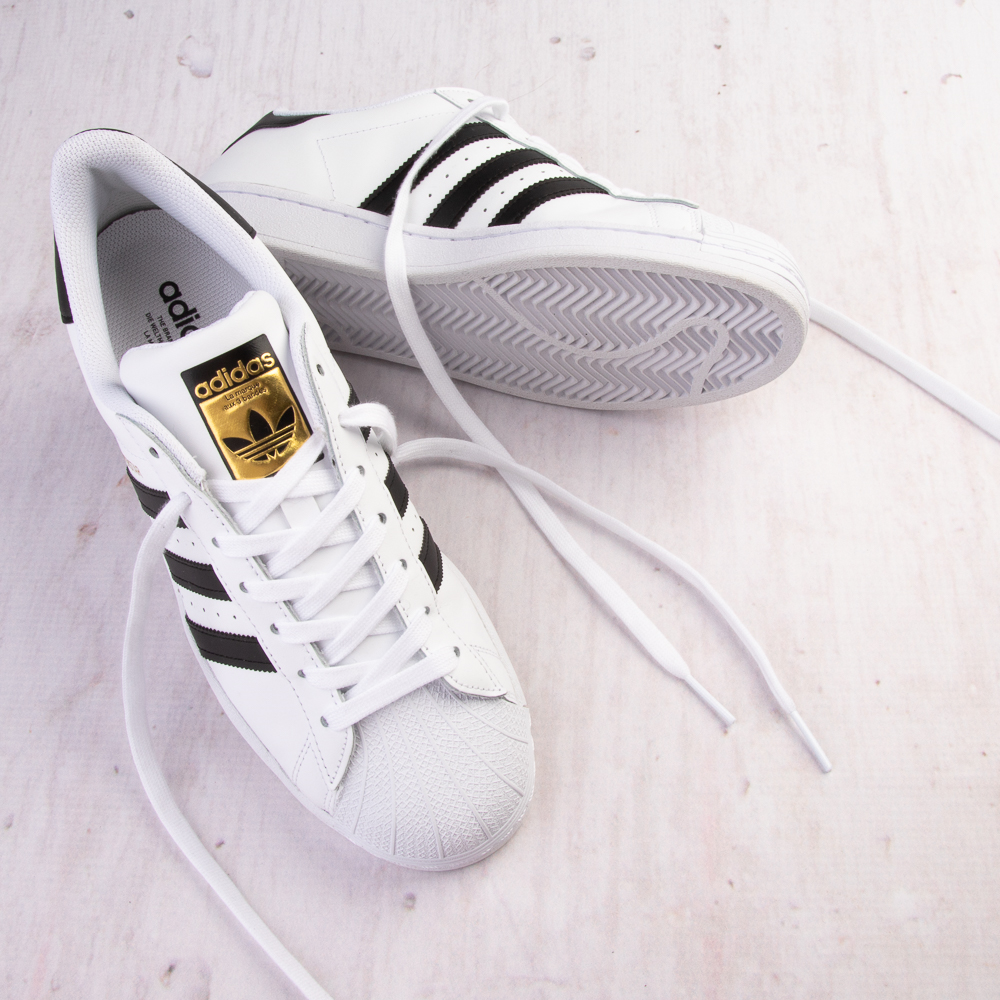 Kameel verkeer Licht Mens adidas Superstar Athletic Shoe - White / Black | Journeys