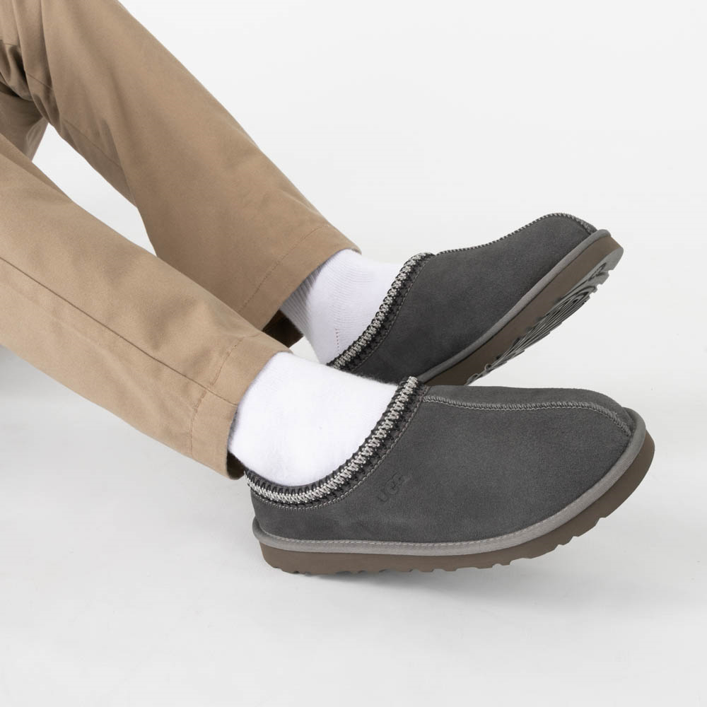 thumbnail image 2 of Clarks Men's Freddie Suede Moccasin House Shoe Indoor 2 of 11