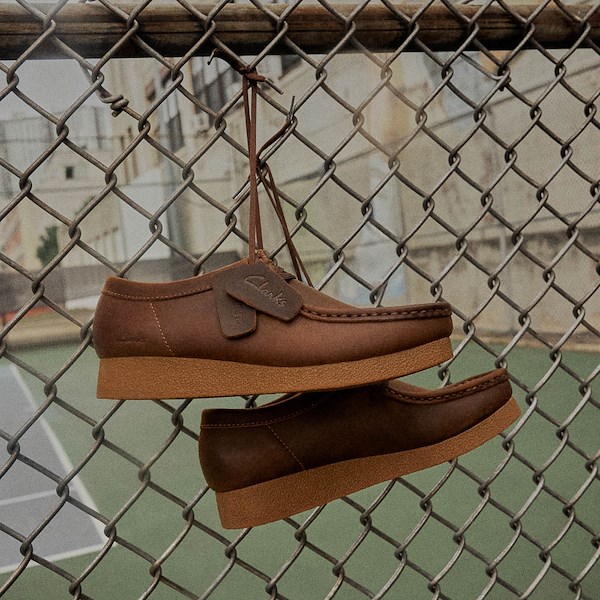 alternate view Mens Clarks Wallabee EVO Chukka Boot - BeeswaxHERO