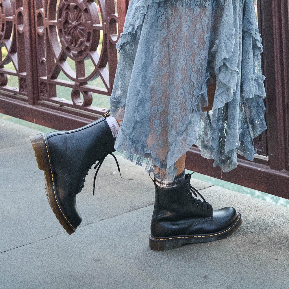 UNISEX LACE-UP BOOT, Black/Classic Red, Shoes