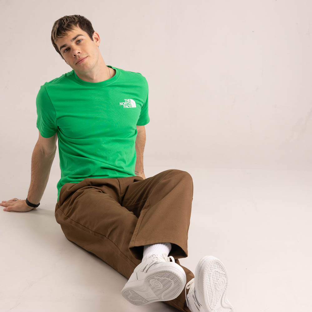 THE NORTH FACE Men's Boxed in Graphic Tee, Sharp Green, Medium : :  Clothing, Shoes & Accessories