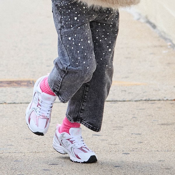 alternate view New Balance 530 Athletic Shoe - Little Kid - White / PinkALT1C