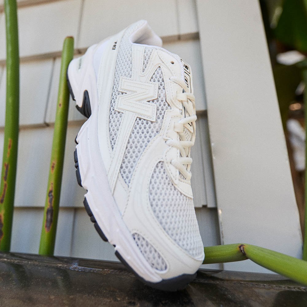 New Balance 740 Athletic Shoe - White / White | Journeys display picture 3
