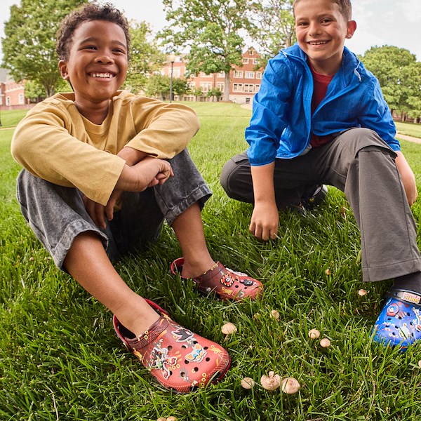 alternate view Sonic the Hedgehog™ x Crocs Classic Clog - Little Kid / Big Kid - BlueALT1B