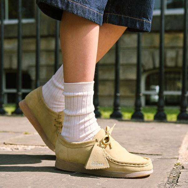 alternate view Clarks Wallabee Low Boot - Big Kid - MapleALT1C