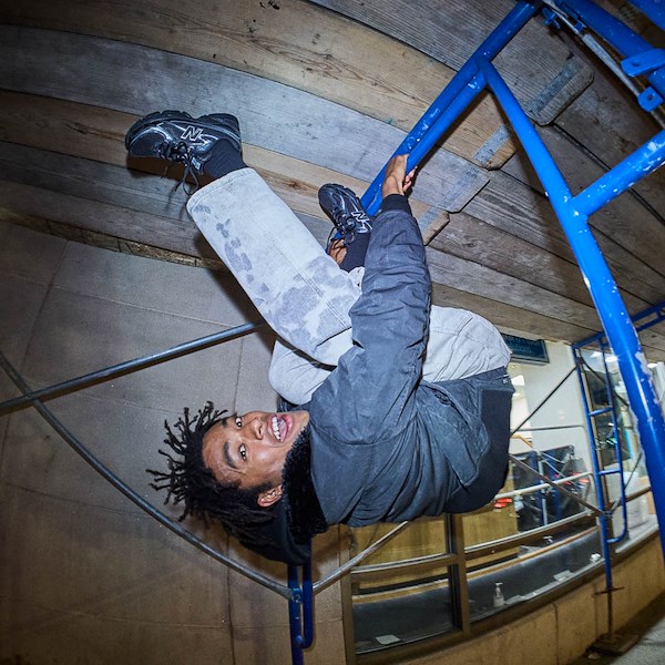 alternate view New Balance 740 Athletic Shoe - Black / Silver MetallicALT1B