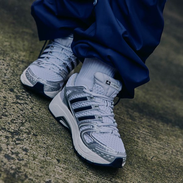 alternate view adidas Adistar Control 5 Athletic Shoe - Big Kid - White / Silver Metallic / Grey OneALT1C