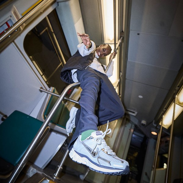 alternate view Womens Nike Zoom Vomero 5 Athletic Shoe - Photon Dust / Gridiron / Sail / ChromeALT1B