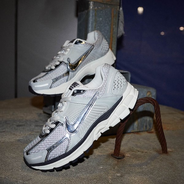 alternate view Womens Nike Zoom Vomero 5 Athletic Shoe - Photon Dust / Gridiron / Sail / ChromeHERO