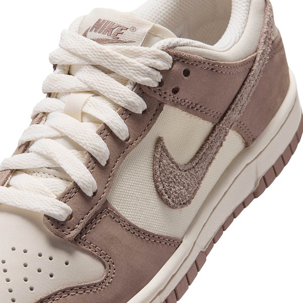 alternate view Nike Dunk Low SE Athletic Shoe - Big Kid - Pale Ivory / Taupe HazeALT5B