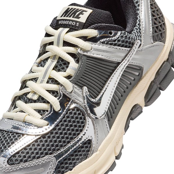 alternate view Nike Vomero 5 Athletic Shoe - Big Kid - Iron Grey / Chrome / Metallic SilverALT2B