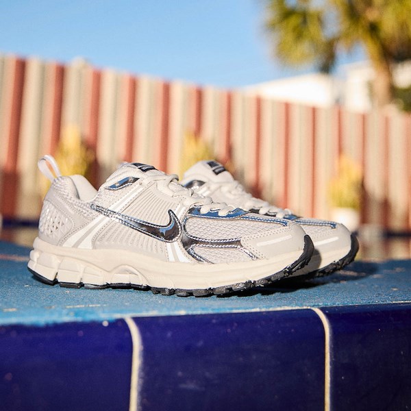 alternate view Nike Vomero 5 Athletic Shoe - Big Kid - Photon Dust / Gridiron / Sail / ChromeHERO