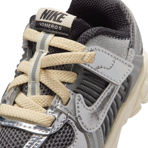 alternate view Nike Vomero 5 Athletic Shoe - Baby / Toddler - Iron Grey / Chrome / Metallic SilverALT2B