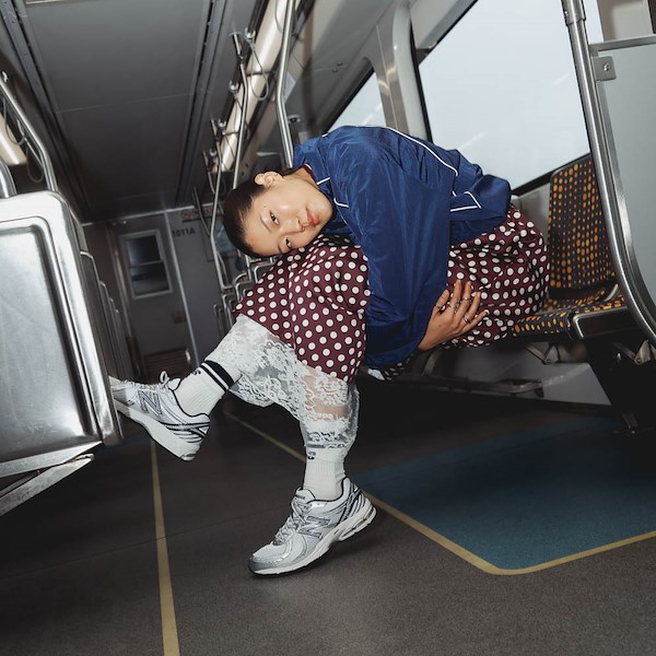 alternate view New Balance 860v2 Athletic Shoe - White / Black / Silver MetallicALT1B