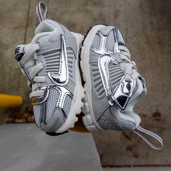 alternate view Nike Vomero 5 Athletic Shoe - Baby / Toddler - Photon Dust / Gridiron / Sail / ChromeHERO