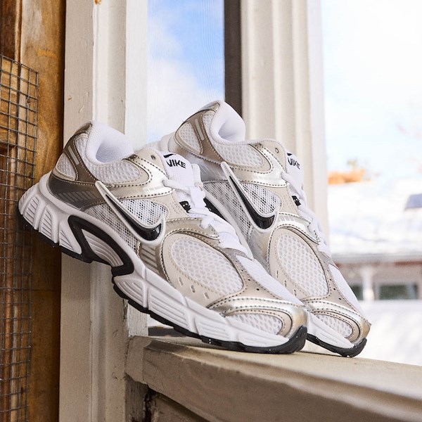 alternate view Womens Nike V5 RNR Athletic Shoe - White / Black / Vast Grey / Metallic SilverHERO