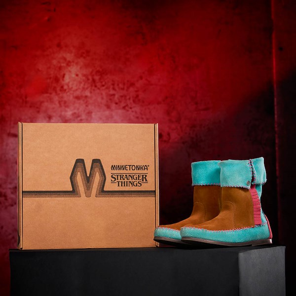 alternate view Minnetonka x Stranger Things Holly Wheeler Boot - Little Kid / Big Kid - Pink / Turquoise / BrownHERO