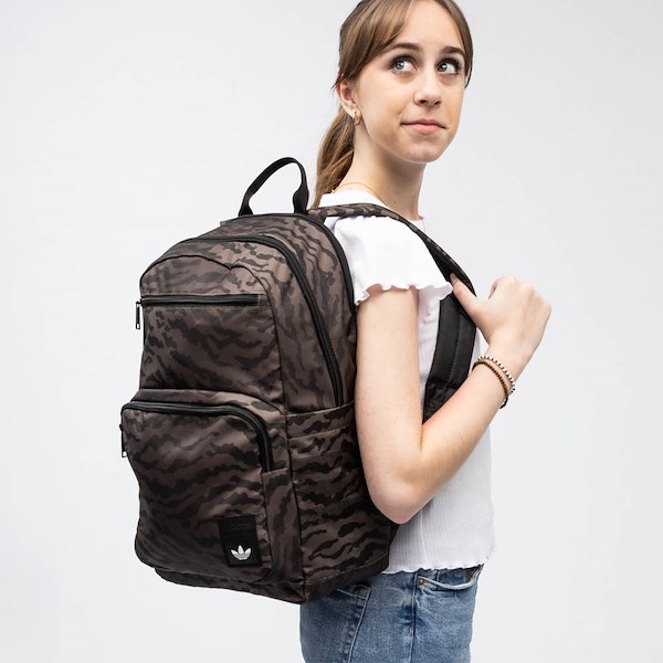 adidas adult backpack Interval 29L, Putty Beige/Black/Interval, One Size Built for everyday carry adidas Multigame 3.4 Backpack Black/Red