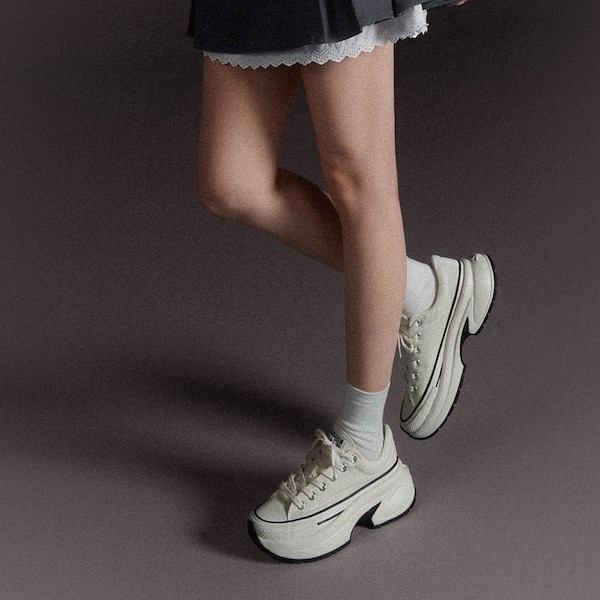 alternate view Converse Run Star Crush Low-Top Sneaker - Egret / Egret / BlackALT1C