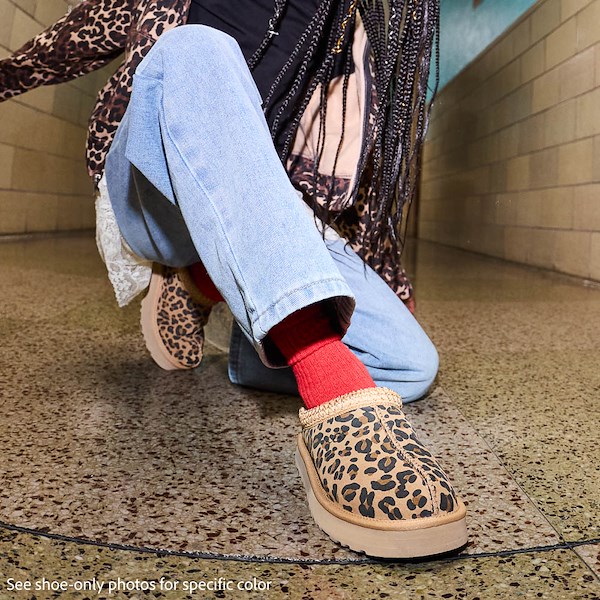 alternate view UGG&reg; Tazz Spotted Clog - Little Kid / Big Kid - TanALT1C