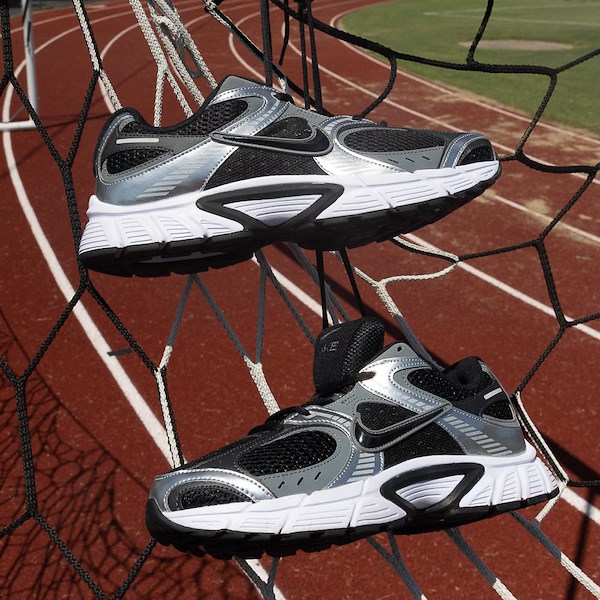 alternate view Mens Nike V5 RNR Athletic Shoe - Black / Black / Anthracite / Smoke GreyHERO