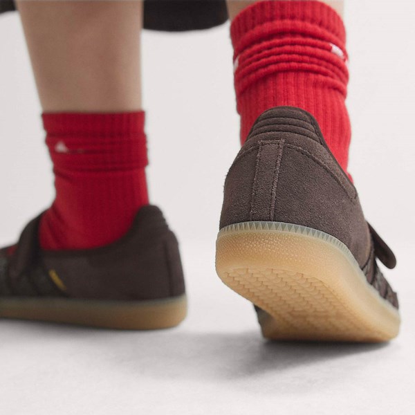 alternate view Womens adidas Samba Jane Athletic Shoe - Aurora Coffee / Aurora Coffee / Gold MetallicALT1C